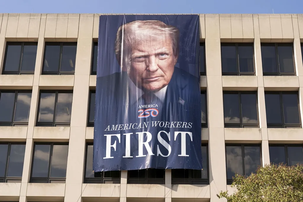 Tribunal de apelación declara ilegales los aranceles de Trump pero los mantiene vigentes