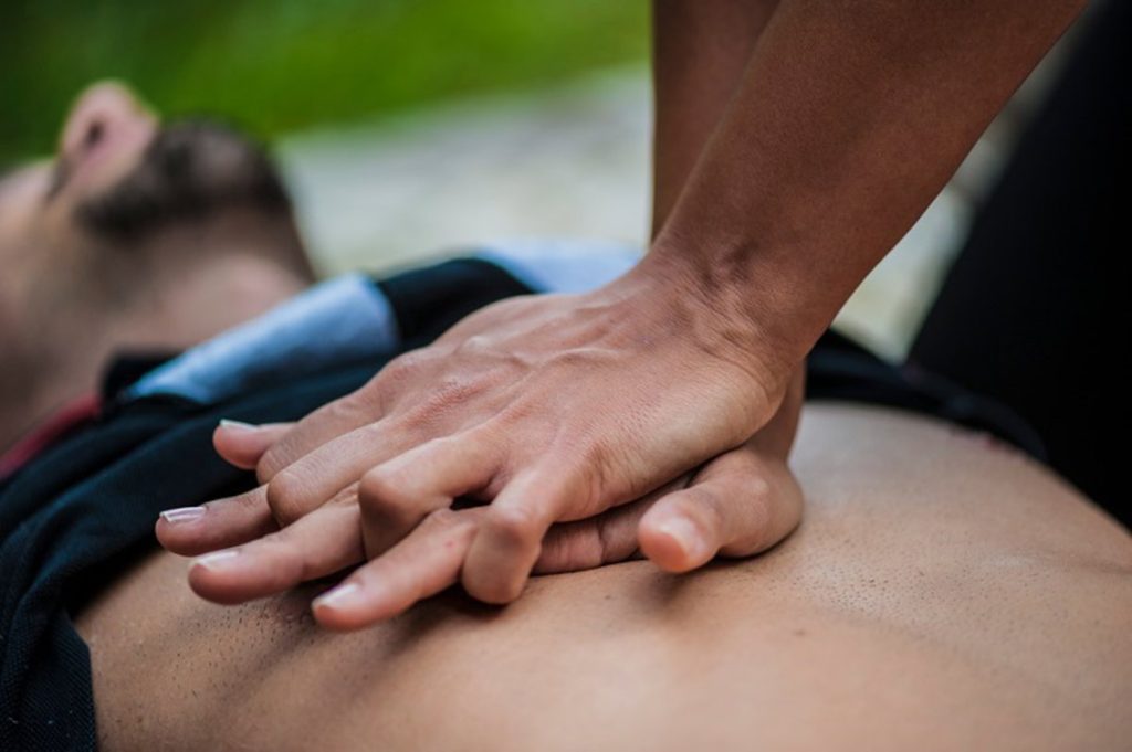Actuar durante los primeros dos minutos tras una parada cardiorrespiratoria aumenta la supervivencia a más del 70%