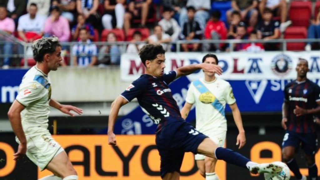 Al Deportivo se le escapa la victoria de rebote y en el minuto 93'