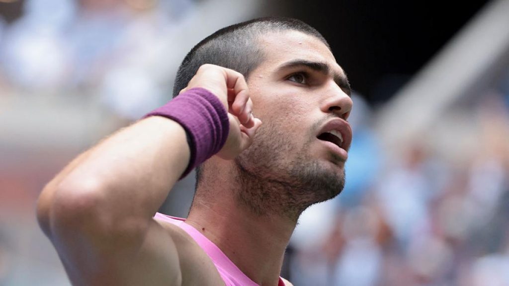Alcaraz alcanza la final del US Open tras ganar con contundencia a Djokovic (6-4, 7-6 y 6-2)