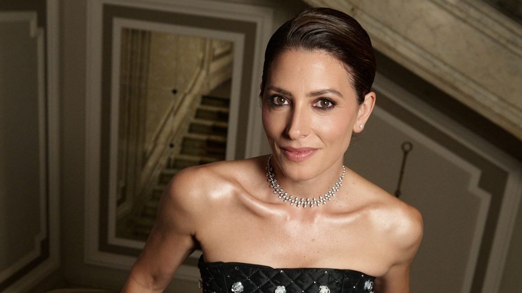 Bárbara Lennie y el maquillaje noventero con mirada ahumada con el que brilló en el Festival de San Sebastián 2025