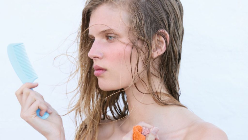 Caída de pelo en otoño: cuándo preocuparse (y cuándo no)