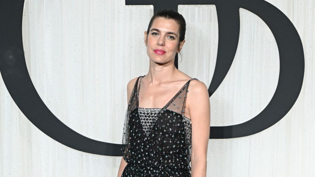 Carlota Casiraghi lleva la magia de Chanel a una velada en la Ópera de París