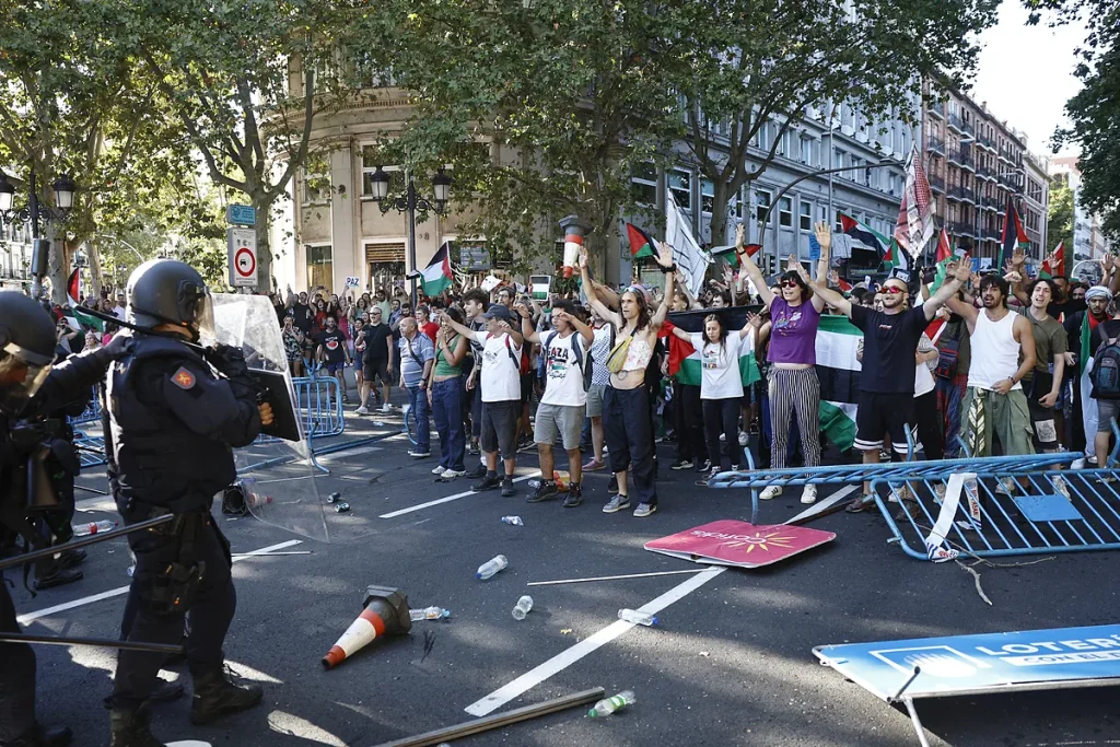 El botón rojo de los jóvenes en política: no tienen viviendas, apoyan a Palestina y el grupo con más renta per cápita son sus abuelos