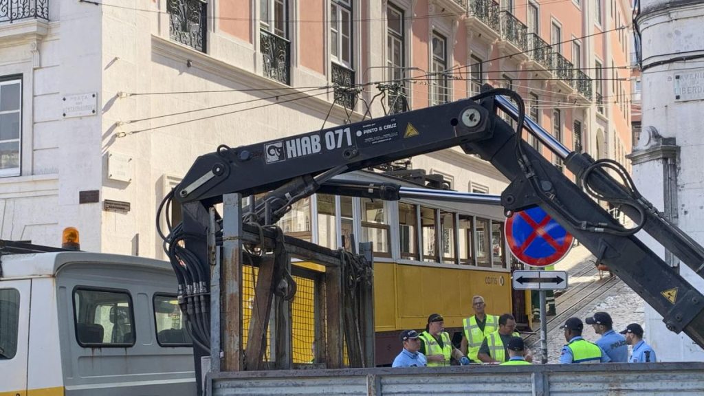 El cable subterráneo entre vagones del funicular accidentado en Lisboa cedió, según los técnicos