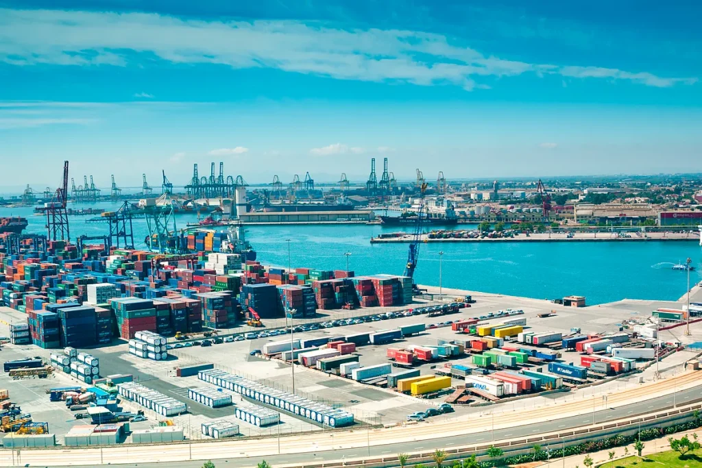 El déficit comercial sube un 53% hasta julio, pese al récord de exportaciones