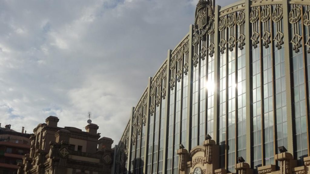 El engañoso reloj de la estación del Nord de Barcelona