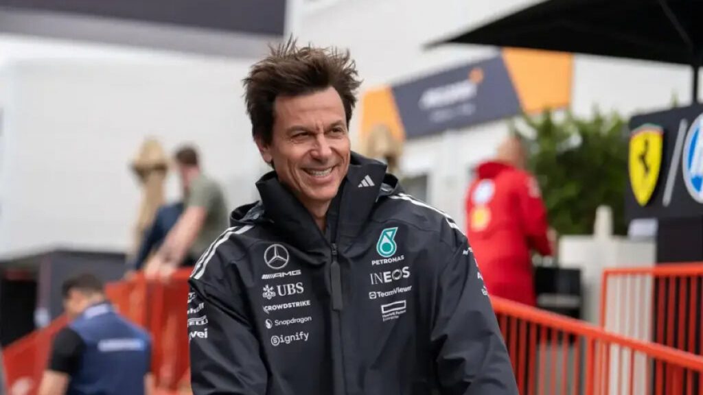 El 'lucky bastard' con el que Toto Wolff felicitó a Williams por el podio de Sainz