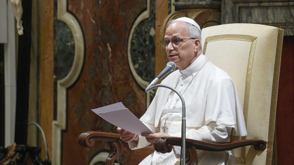 El papa León XIV critica los elevados paquetes salariales de empresas al estilo de Musk