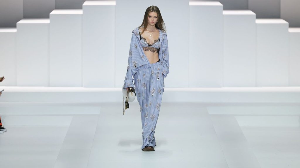 El último desfile de Dolce & Gabbana convierte el pijama en un imprescindible para la próxima primavera-verano 2026