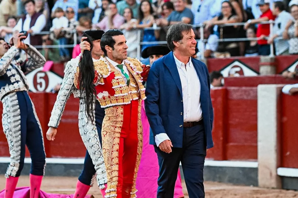 Emilio de Justo indulta un bravo toro de Garcigrande en Salamanca