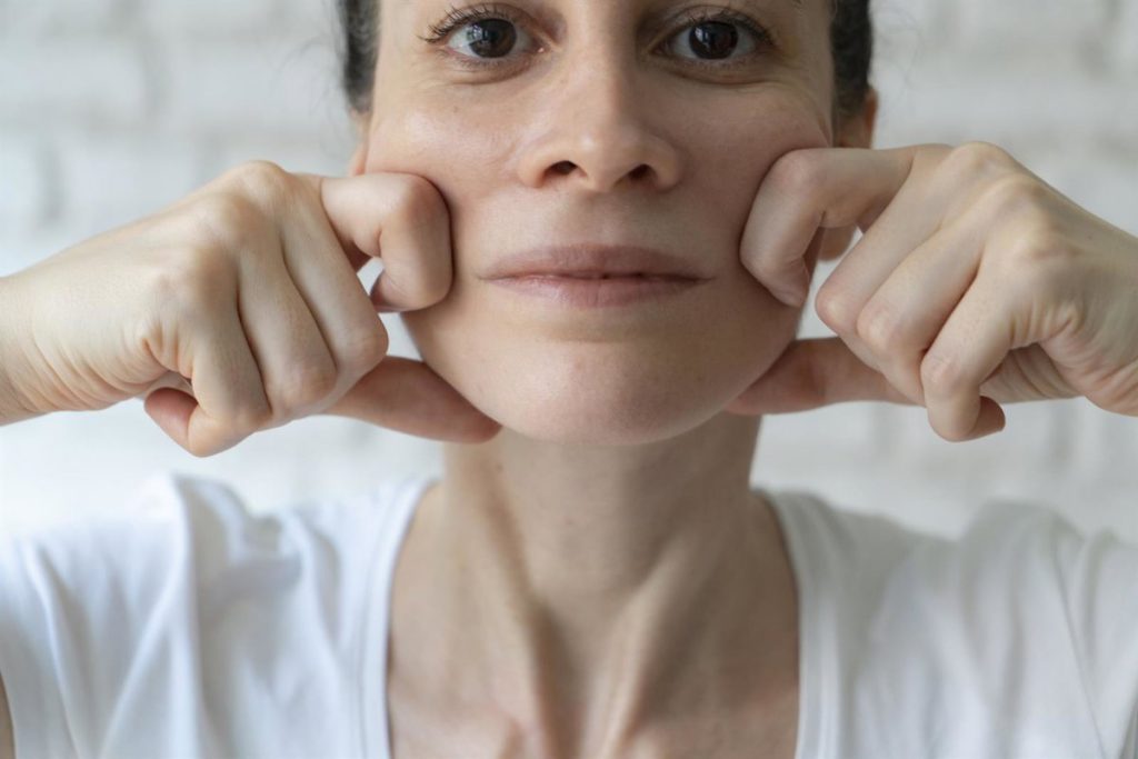 Este simple ritual de 10 minutos puede rejuvenecer tu rostro sin cirugía