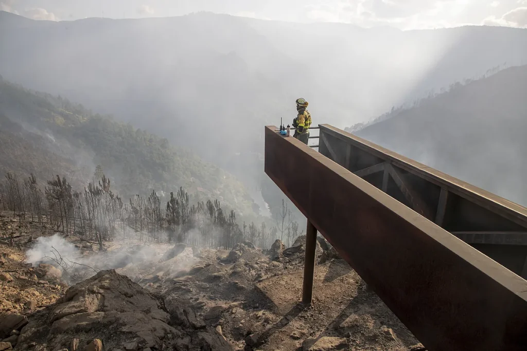 Extinguido el incendio de O Bolo (Ourense), controlado el de Lanseros (Zamora) y activo el de Pantón (Lugo), con 2.000 hectáreas afectadas