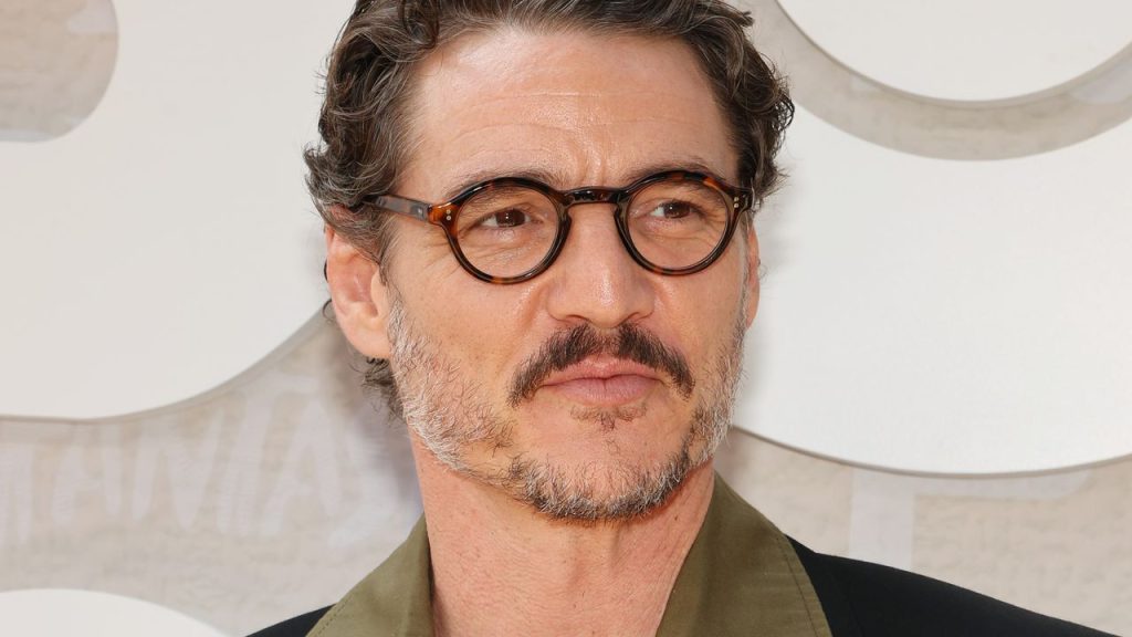 He aquí los libros favoritos de Pedro Pascal y por qué estamos deseando leerlos