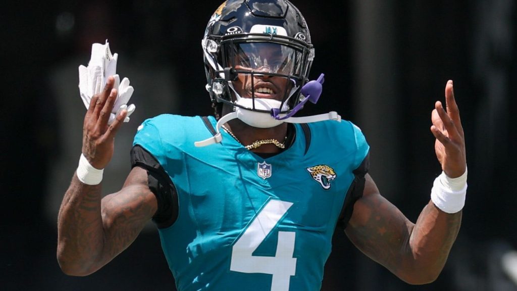 Jaguars trade RB Tank Bigsby to Eagles for draft picks