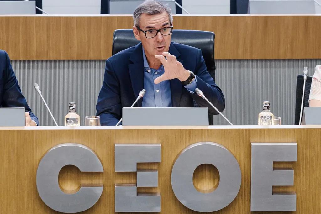 La CNMV conmina a las empresas a mejorar su transparencia