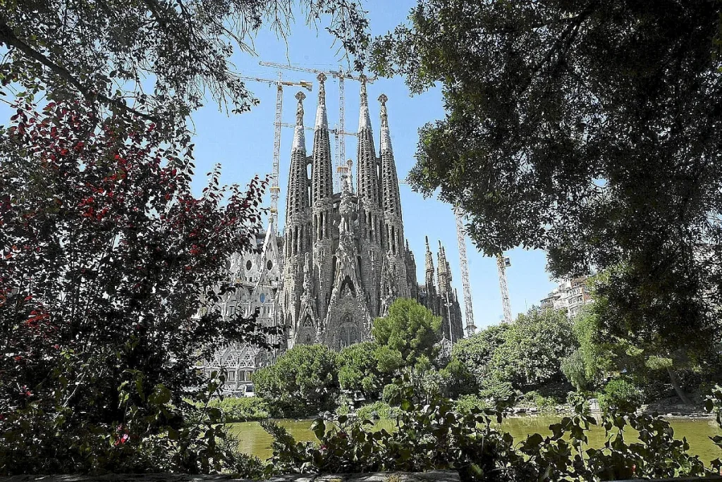 La Sagrada Familia se coronará con su torre más alta en 2026 y la posible visita del Papa