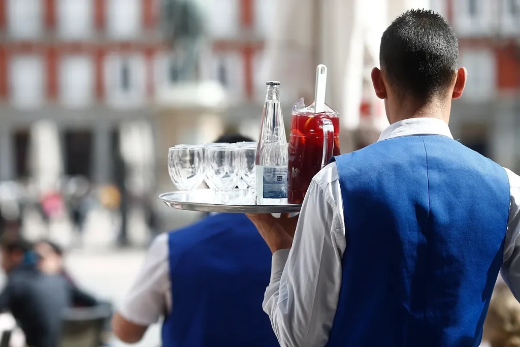 La actividad del sector servicios modera su crecimiento en agosto