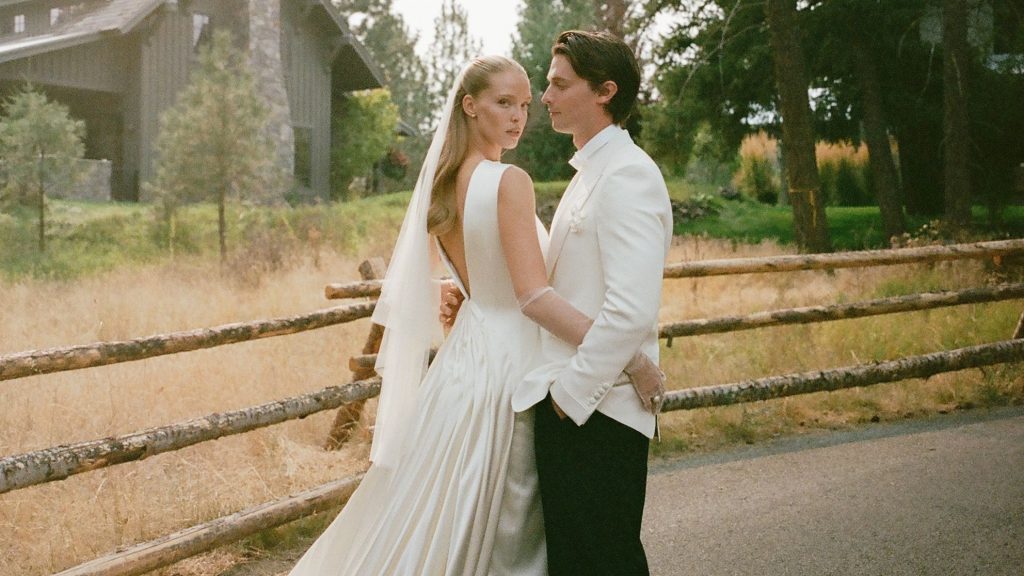 La boda de Abby Champion y Patrick Schwarzenegger a orillas de un lago en Idaho