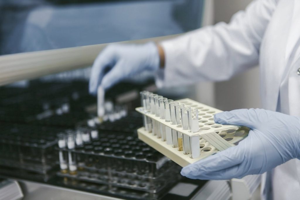 La financiación mundial en investigación del cáncer cae desde 2016 y deja atrás a los países de bajos ingresos