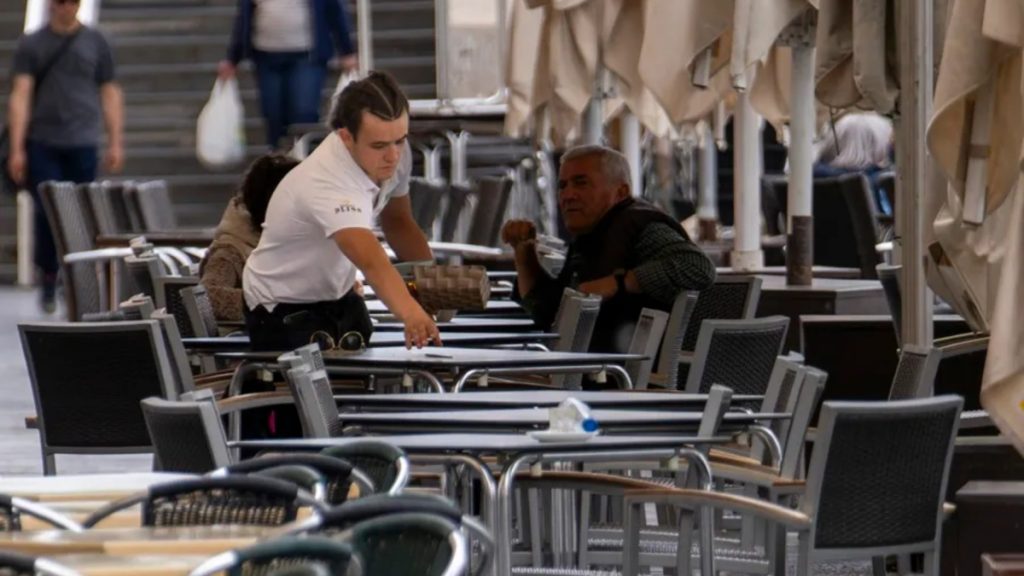 La polémica sobre el cobro del hielo en un restaurante que divide a todos: “Es de ser un miserable”