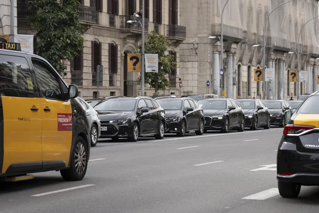 Las plataformas de VTC reaccionan a la nueva ley catalana del taxi: "Todos pierden"