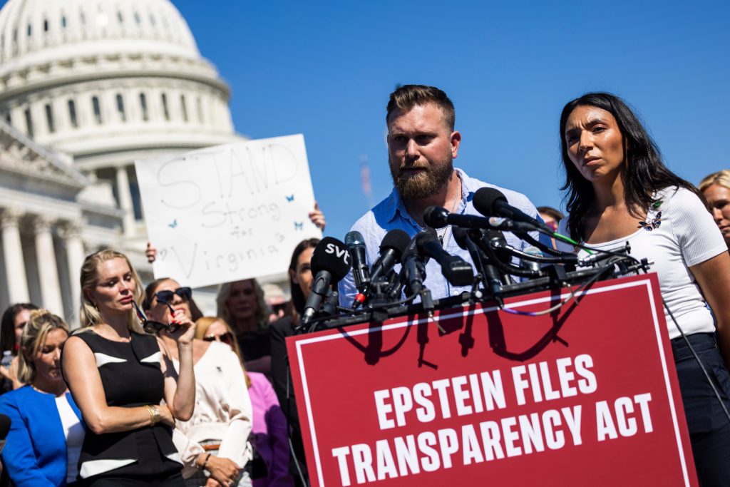 Las víctimas de Epstein piden al Congreso de EE.UU. aprobar un proyecto de ley que exija la divulgación de documentos
