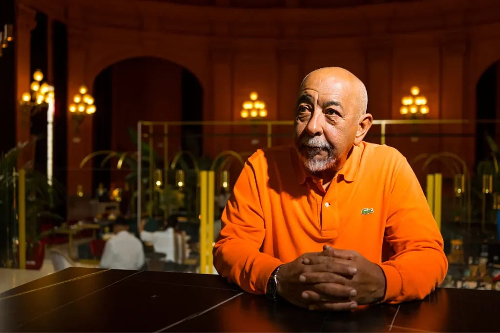 Leonardo Padura: "Desde los años 90, la miseria en Cuba aumenta cada año que pasa. ¿Cómo va a vivir un jubilado con una pensión que no llega para comprar un huevo diario?"