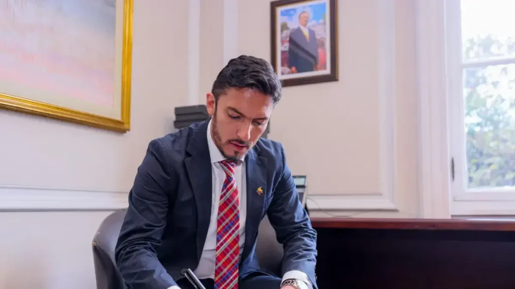 Lo que se borra simbólicamente al nombrar a Juan Carlos Florián como 'ministra' de la Igualdad