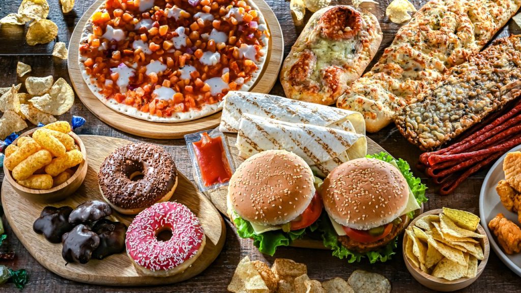 Los alimentos ultraprocesados reducen la función reproductora masculina, dice estudio