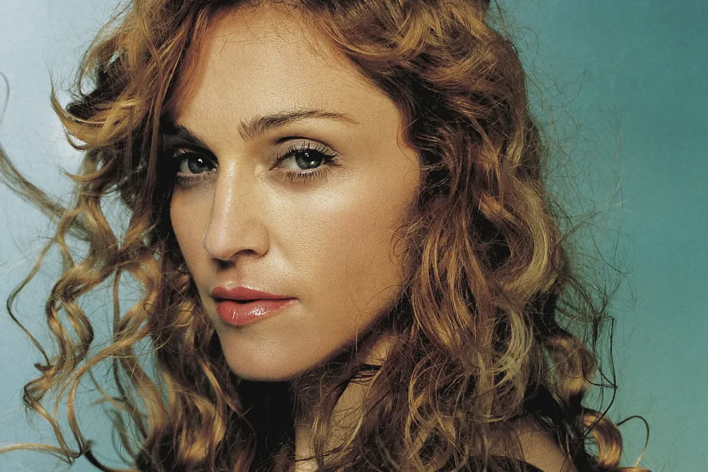 Madonna vuelve con Warner y anuncia disco para 2026