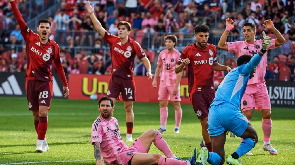 Messi se estrella ante el portero 'milagro' del Toronto