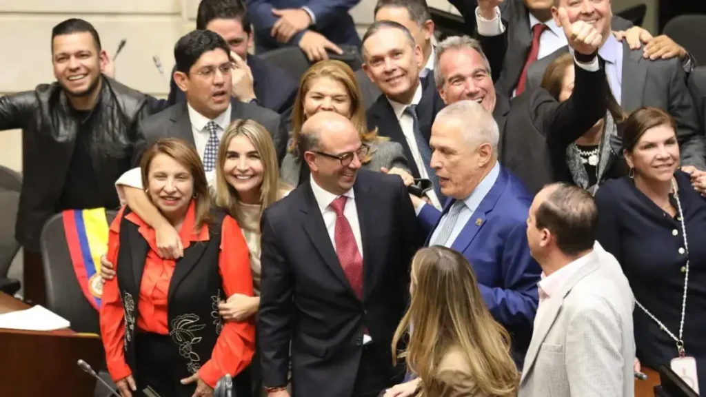 Ministros de Trabajo, TIC y Comercio saldrían del Gobierno tras derrota con elección de Carlos Camargo como magistrado de la Corte Constitucional
