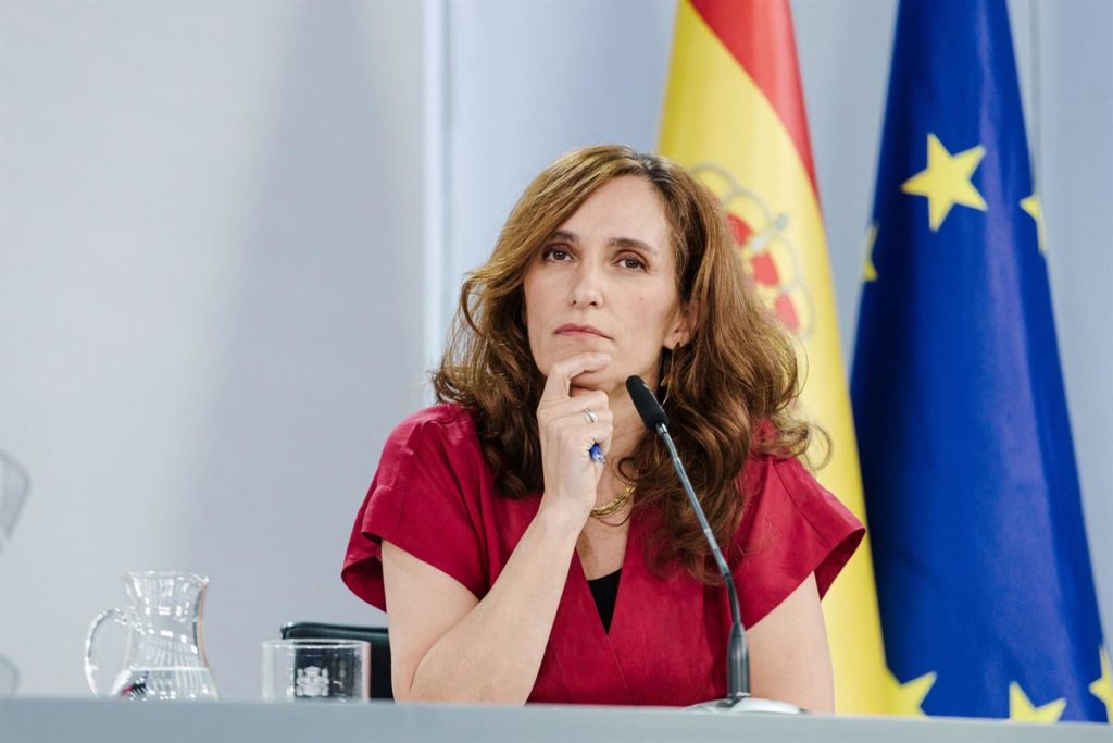 Mónica García resalta el "descenso esperanzador" de suicidios y pide más trabajo para reducir las 3.846 muertes de 2024