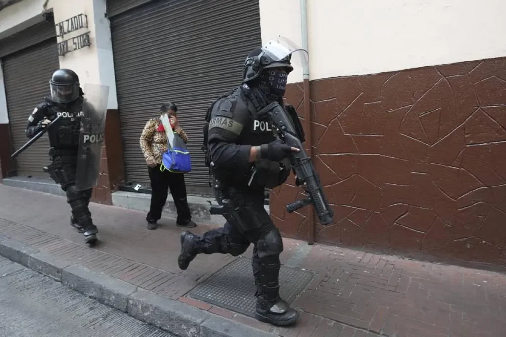 Noboa decreta el toque de queda nocturno en cinco provincias de Ecuador tras anunciarse nuevas protestas
