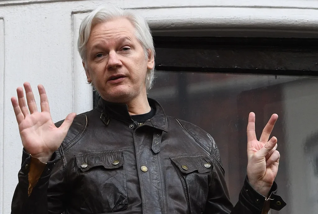 Pedraz envía a juicio al gerente de una empresa de seguridad española que espió a Julian Assange en la embajada de Ecuador en Londres