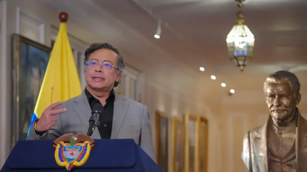 Polémica por mensajes en redes oficiales del Servicio Geológico Colombiano, Parques Nacionales y Centro de Memoria sobre intervención de las EPS