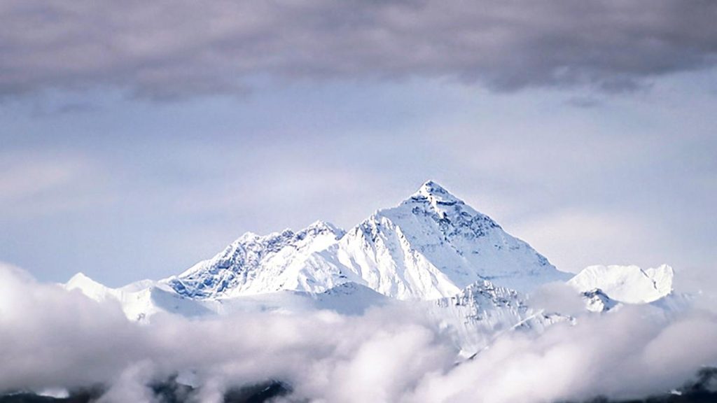 Una adolescente pasa cuatro días en la 'Zona de la Muerte' del Everest y ahora su objetivo es un pico más alto