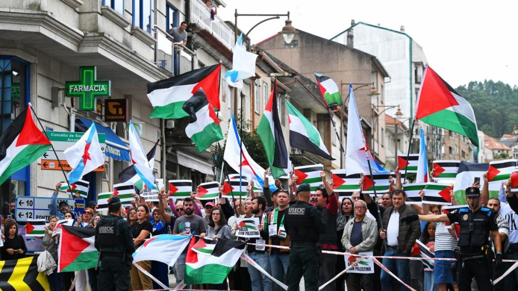 Una nueva protesta a favor de Palestina obliga a recortar 8 kilómetros la etapa de La Vuelta