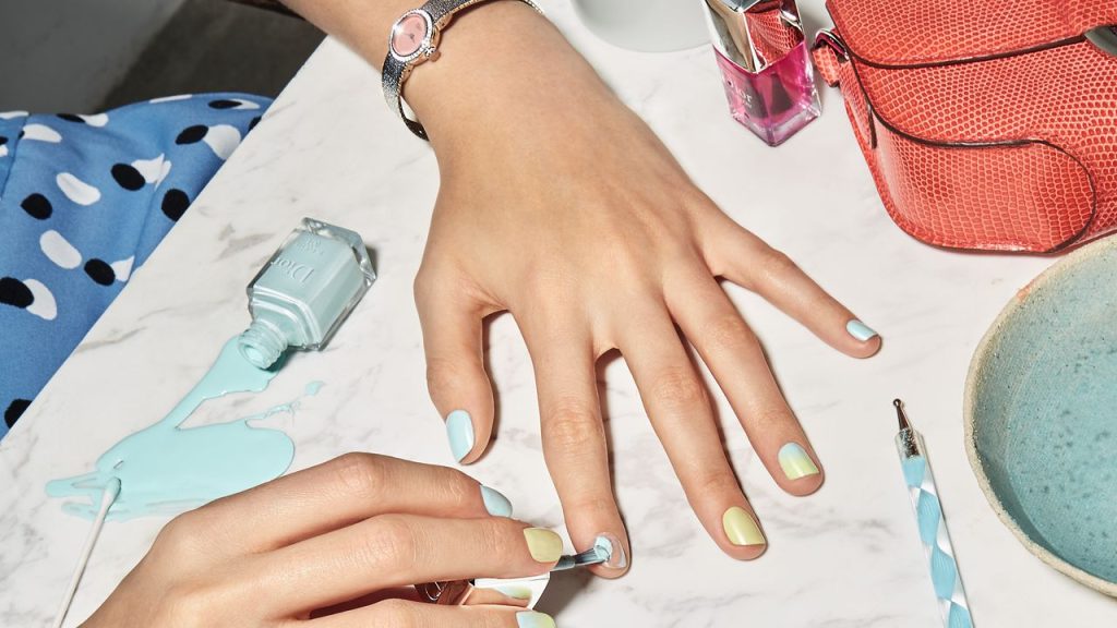 Uñas cortas: 10 razones (prácticas) por las que llevaré la manicura más minimalista de este otoño 2025