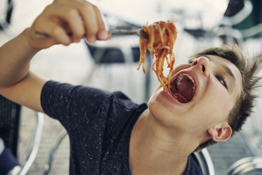 ¿Por qué no puedes dejar de comer? Científicos identifican el interruptor cerebral del apetito