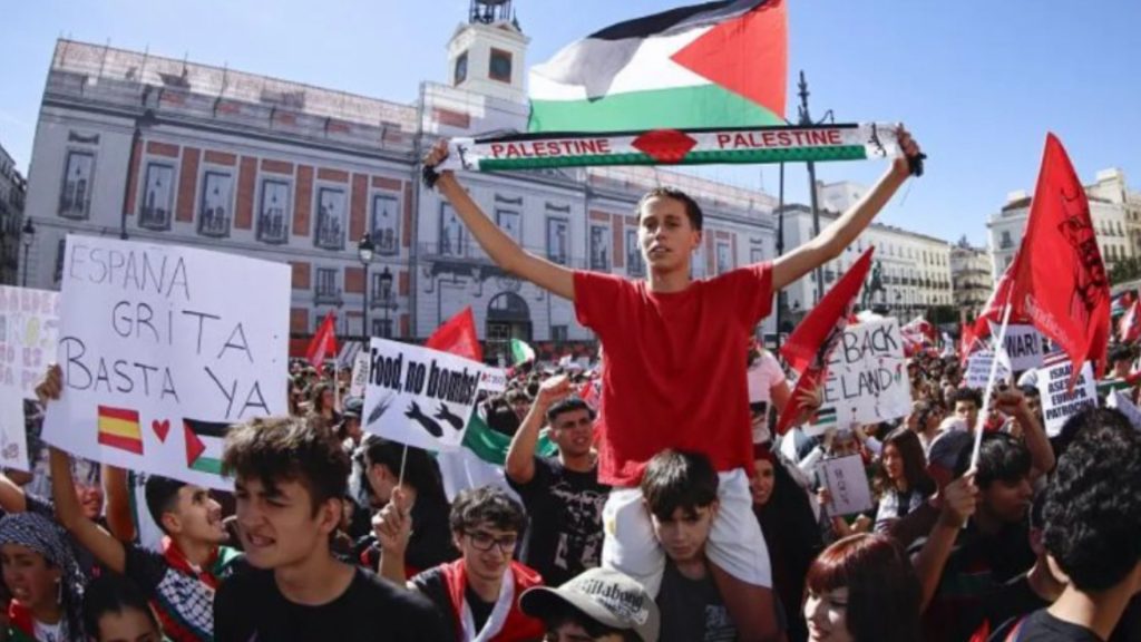 Miles de estudiantes de toda España marchan en apoyo a Palestina y piden "actos" al Gobierno: "Basta ya de palabrería"